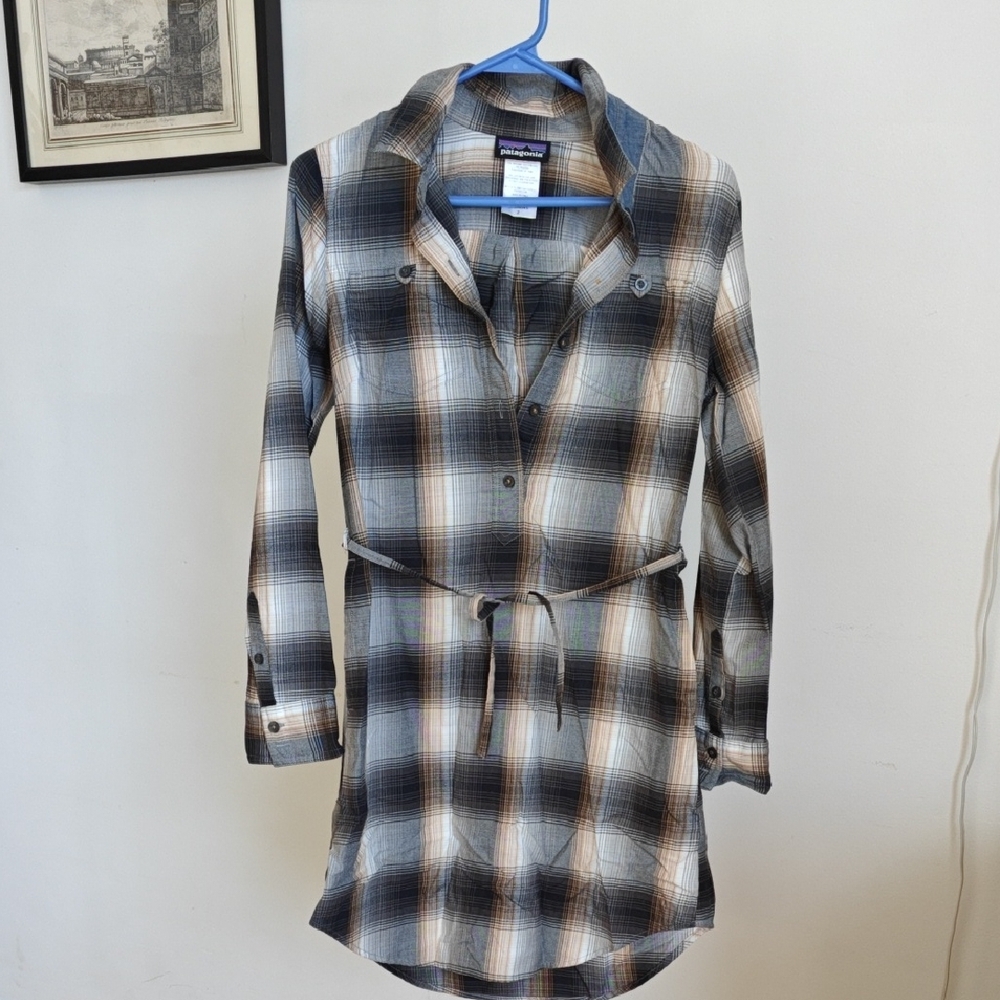Patagonia Silver and White Shirt Dress with Plaid Pattern and Long Sleeves